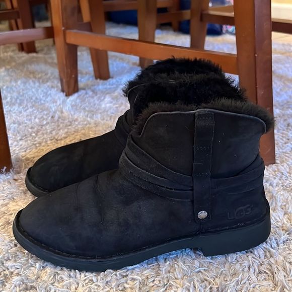 Ugg suide ankle boots size 8 - Picture 2 of 10